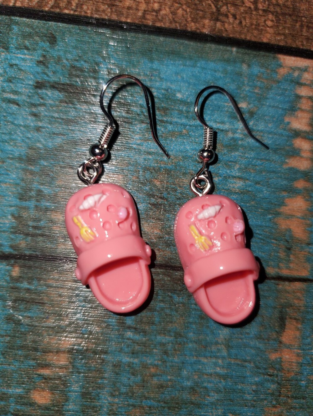 7/$10 Pink Croc Dangle Earrings, New